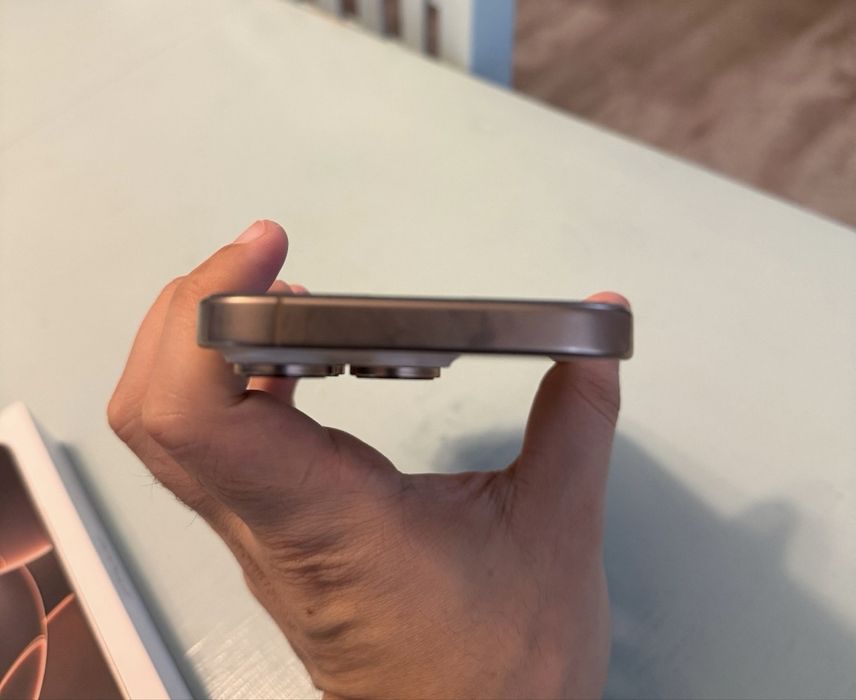 Iphone 16 pro desert titanium