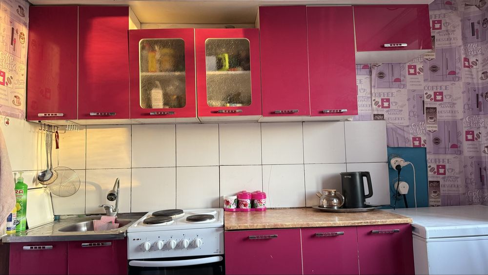 Кухонный гарнитур в отличном состояний