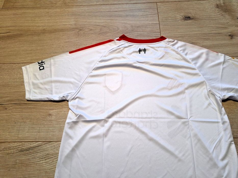 Футболна фланелка на Ливърпул сезон 25/26!