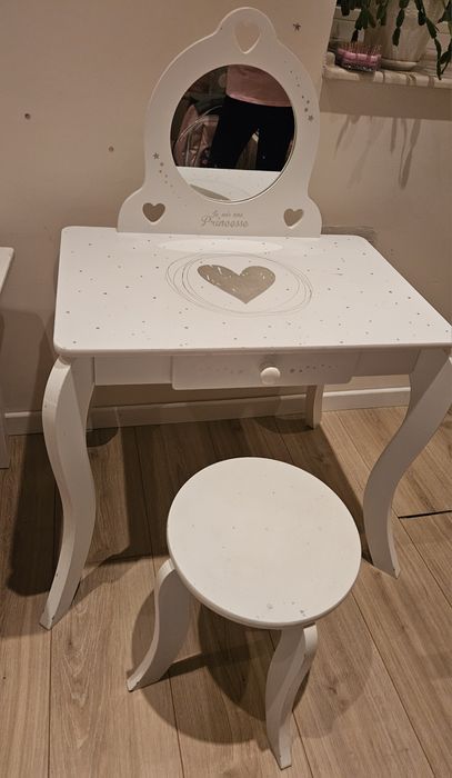 Детски мебели маса и тоалетка