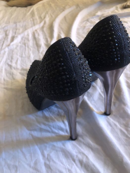 Vand pantofi eleganti. PLATA LA lIVRARE