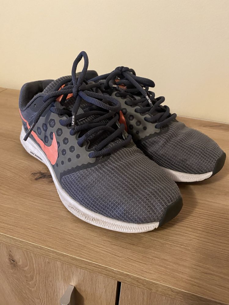 Дамски маратонки Nike-38