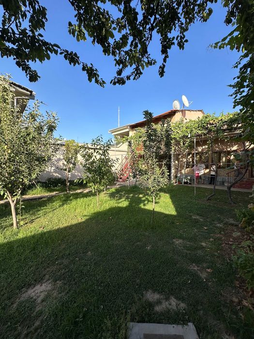 Продается дом 5,6 соток в центре города.