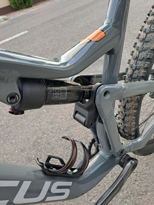 PRET SCAZUT Focus Thron 6.8 Trail – full suspension, cadru L, 29”, 12