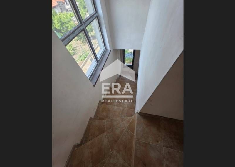 Две триетажни къщи по БДС в село Равна гора област Варна