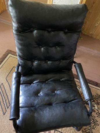 Кожено Кресло/Стол