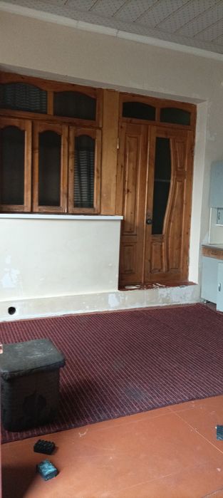 Uy sotiladi. Hovli, cherdak va podvalli.