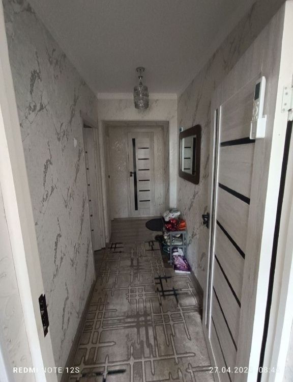 Продам квартиру около метро яшнобаский  2 ком