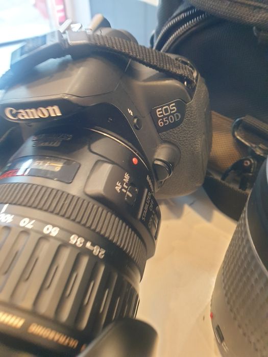 Canon eos 650D със два обектива