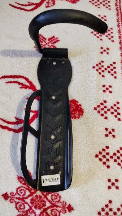 Vând suport de perete pentru biciclete.