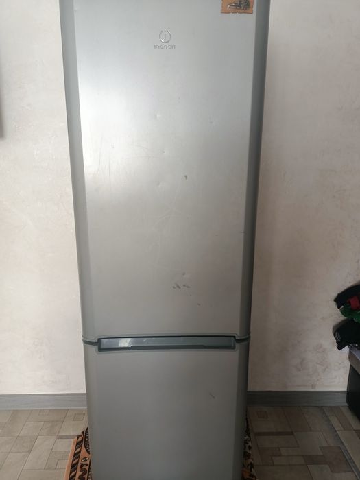 Холодильник INDESIT