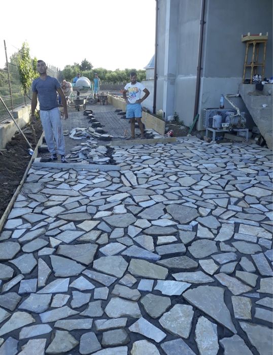 Vand si montez piatra naturala