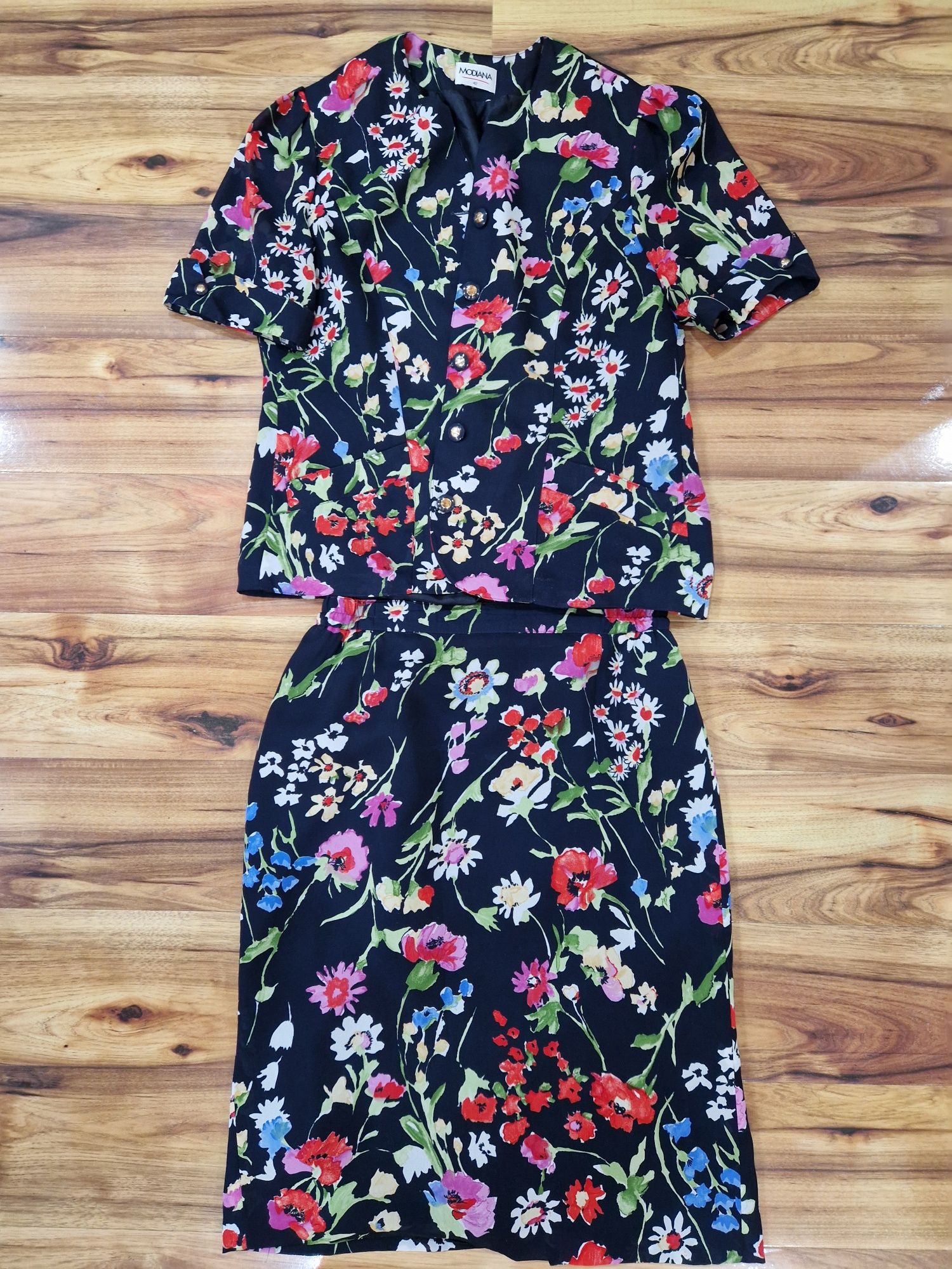 Fusta+bluza la doar 45 lei