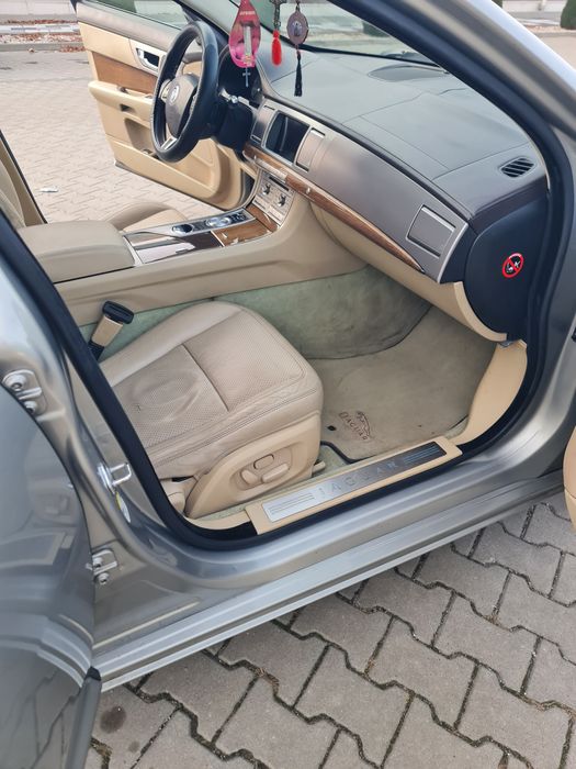 Vind sau schimb jaguar xf 2011 motor 3.0 diesel 275 de cai euro 5