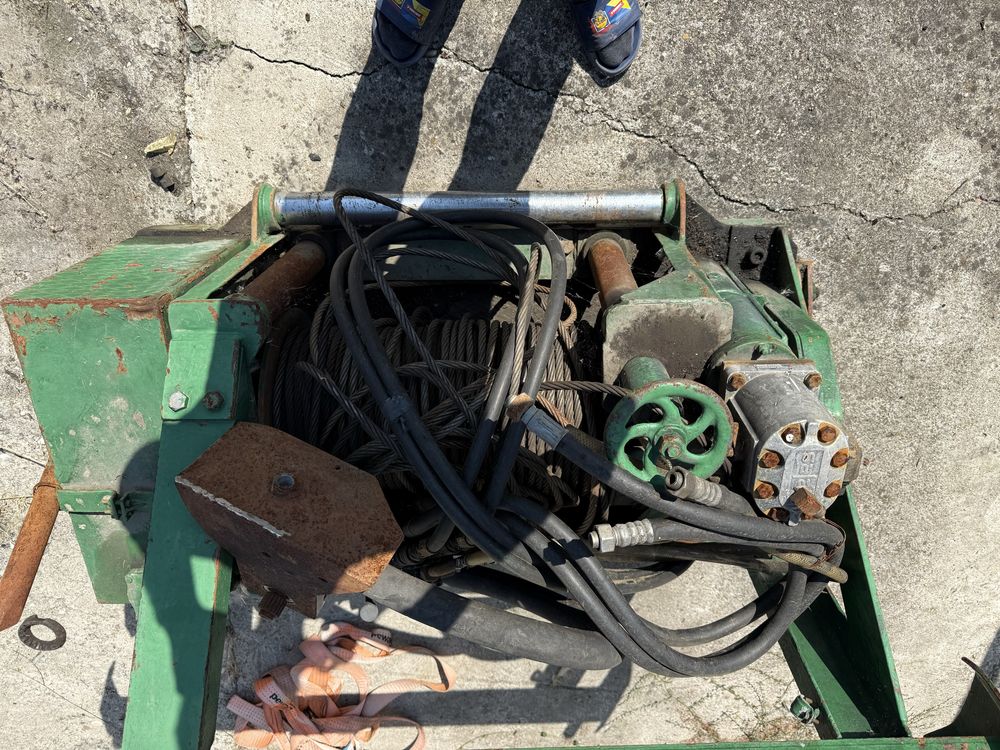 Troliu hidraulic cu cablu de oțel, complet, stare bună