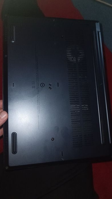 noutbuk srochno sotiladi