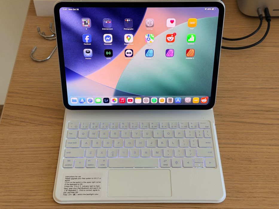 Клавиатура / кейс за iPad Pro 11" 2024 M4 еквивалент на Magic Keyboard