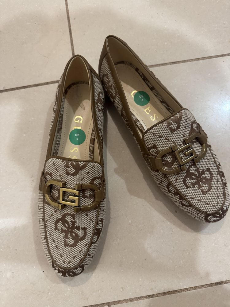 Обувки GUESS чисто нови с етикет