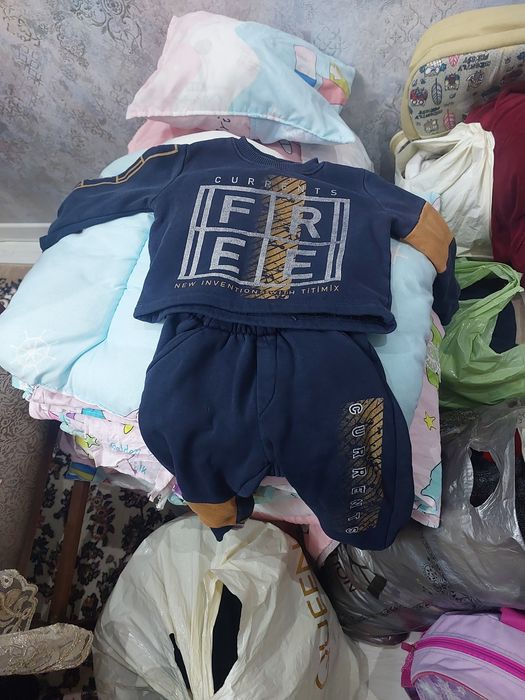 Detiski kiyimla bor 1 ta salafan kotalaniki