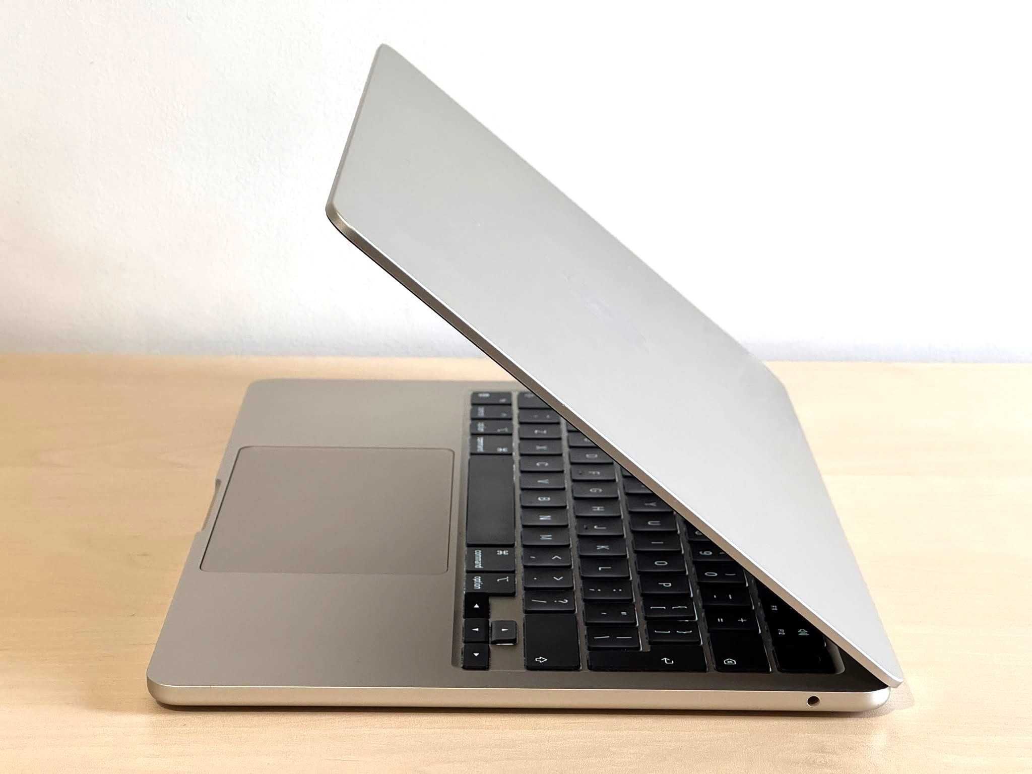 Бартер! Macbook Air M2 2022 / 256+8GB.