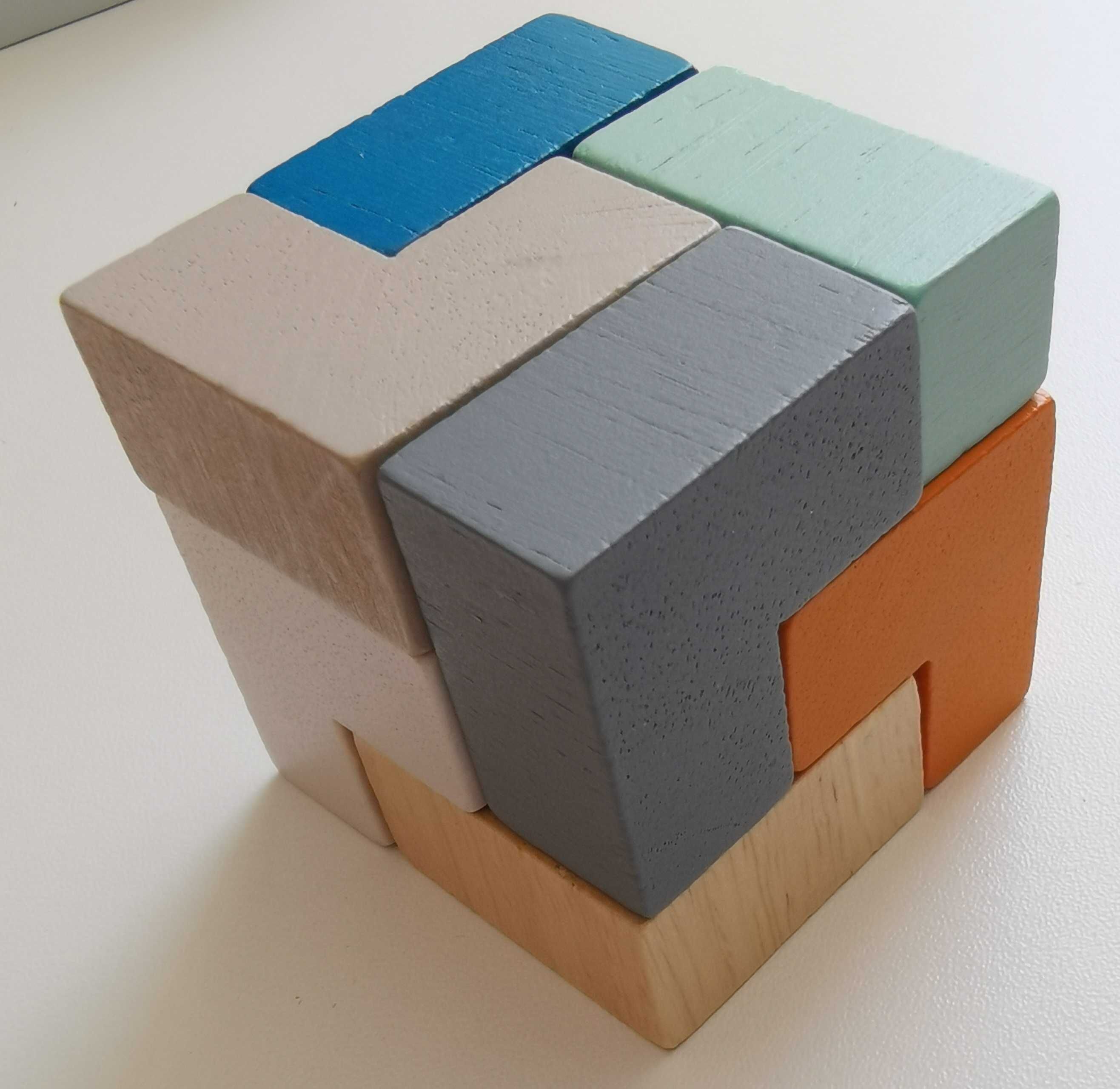 Cub din lemn Montessori