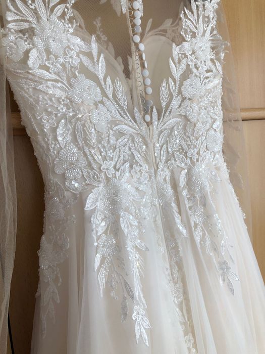 Se oferă spre vânzare rochie de mireasă (curățată profesional)