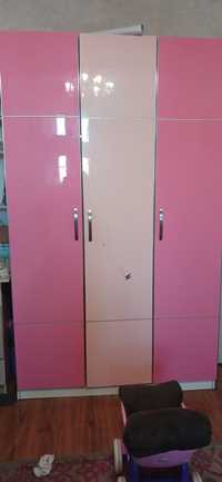 Шкаф  розовый красивый