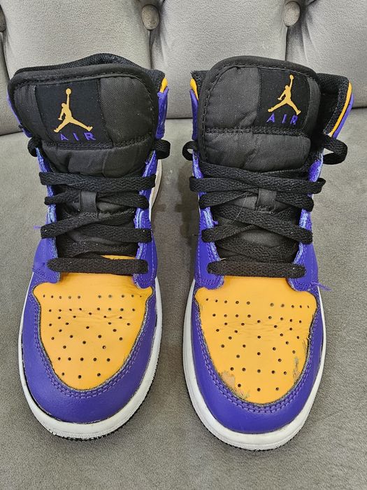 adidasi JORDAN 1 mid  marime 37.5