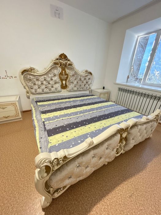 Продам кровать в отличном состояние+ в подарок комод с зеркалам