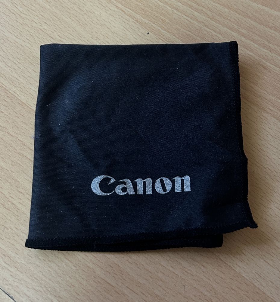 ПРОДАВАМ* Фотоапарат CANON EOS 4000D- пълен комплект+ ПОДАРЪК чанта