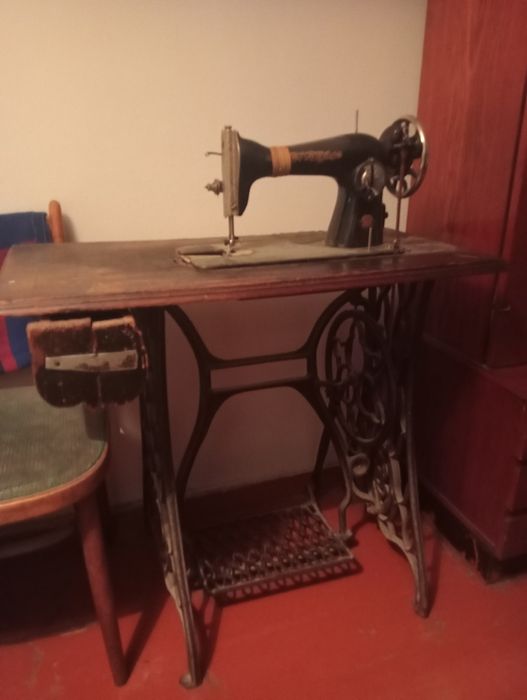 Продам швейную машинку