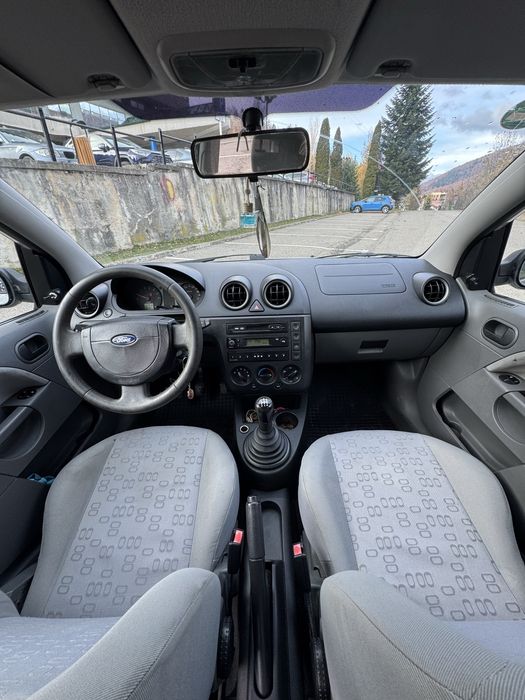 Vând Ford Fiesta 1.3 benzină