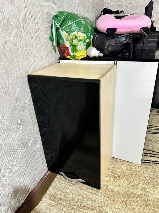 Шкафчик подвесной