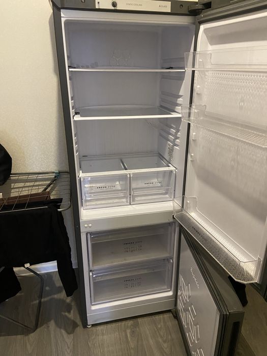 Холодильник продается с причиной переездом