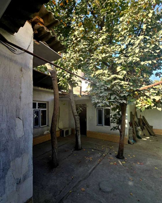 Паркентский 1 сотка 3 комнаты,без вьезда ,рядом стоянка,место отличное