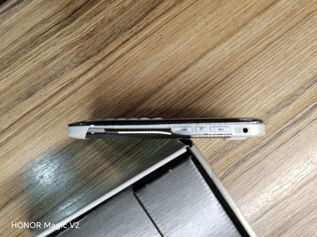 Телефон Nokia E71.