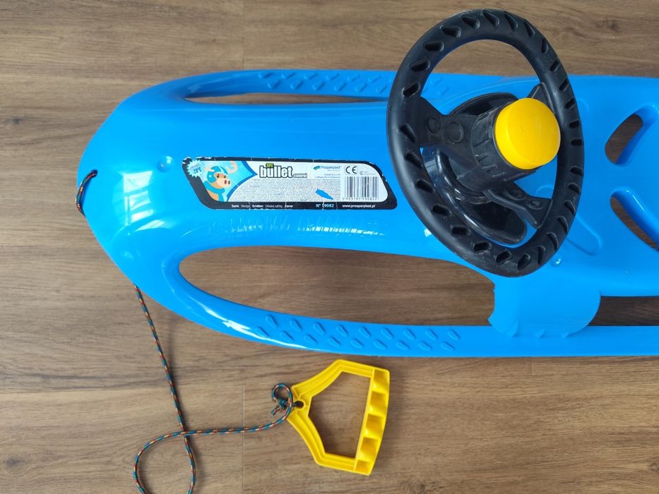 Sanie albastra cu volan