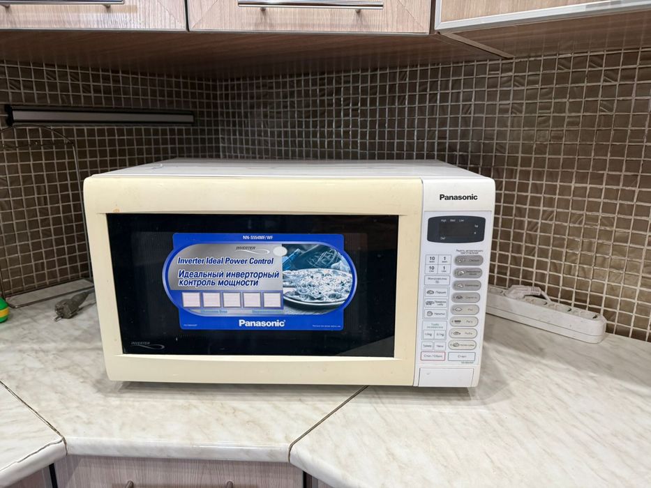 Продам рабочую микроволновку Panasonic в хорошемсостоянии