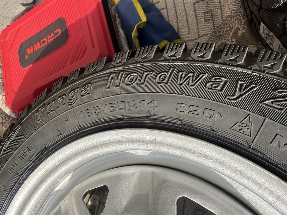 Пара новых зимних шин r14. 2шт.