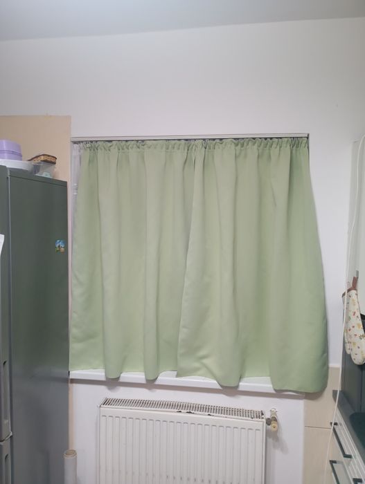 Vând perdele cu tot cu draperii de noapte, culoare verde
