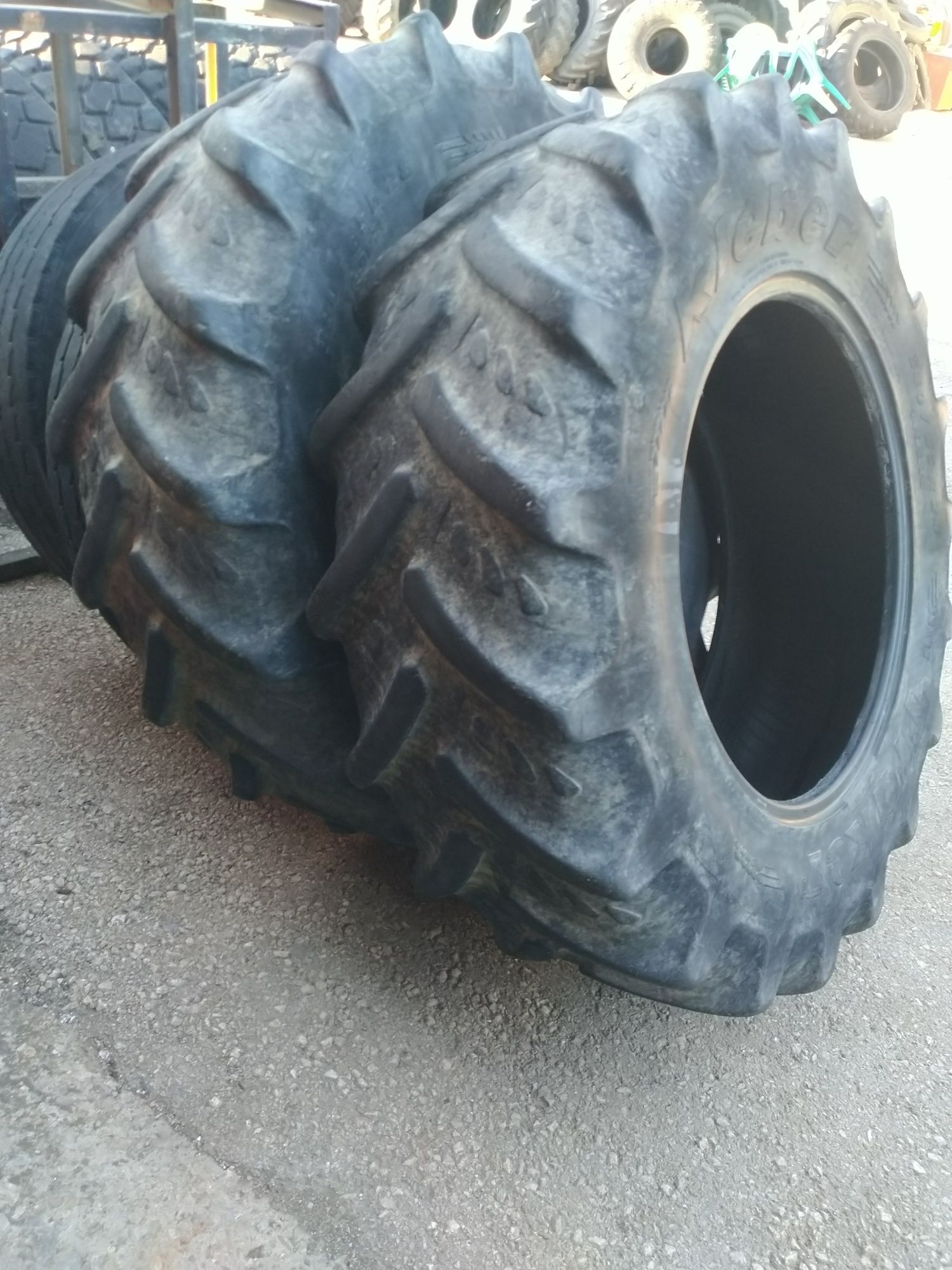 Гуми 380/85 R 28 или 14.9 R 28  250 лв. За бр.