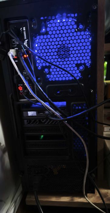 Sistem Desktop cu monitor curbat Philips