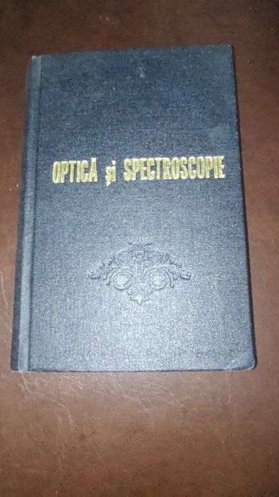 Carte de fizica despre optica si spectrocopie