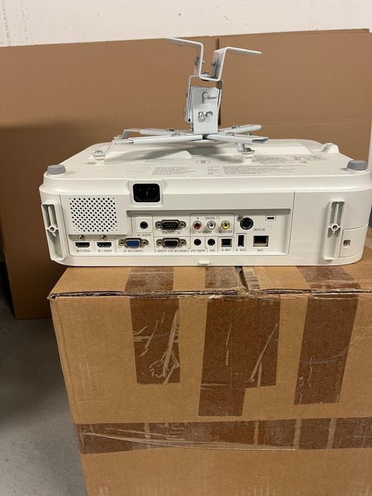 Vand Proiector NEC M403H Full HD +Ecran Proiector Elite Screens