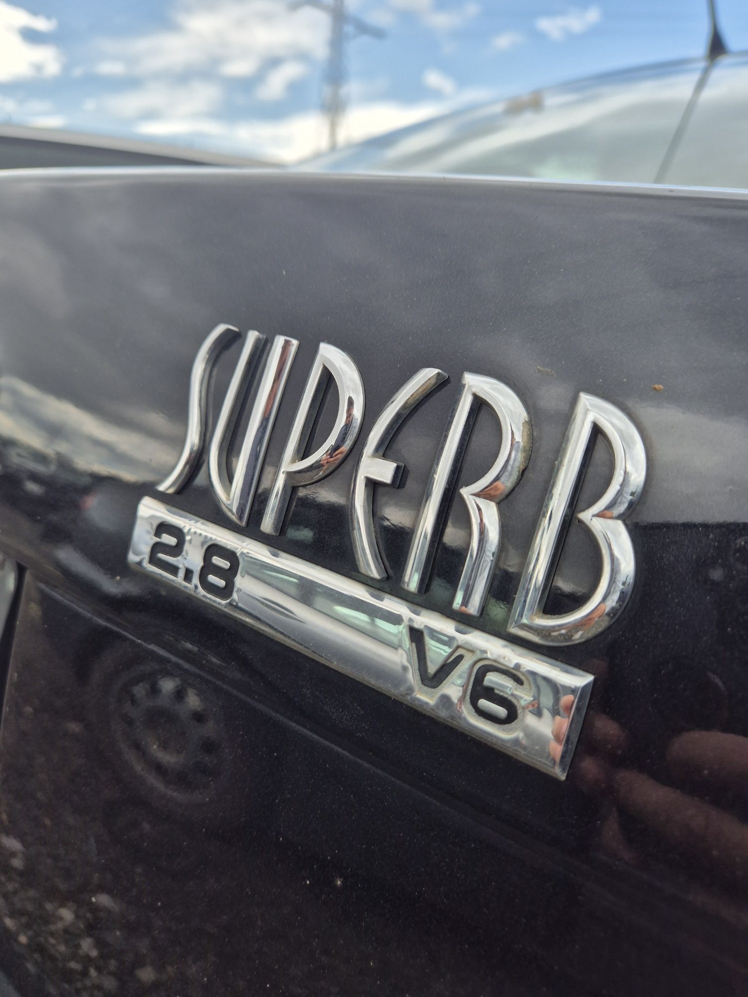 Dezmembrez Skoda Superb 2002 2.8 V6 Benzina Automata