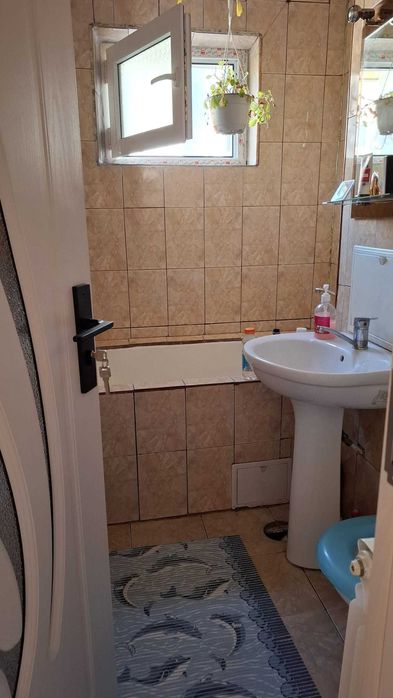 Inchiriez apartament 2 camere etaj 2