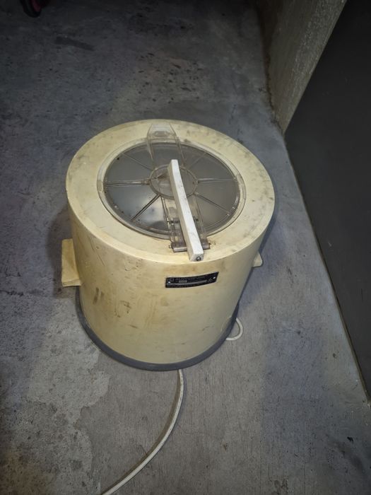 Центрофуга за дрехи