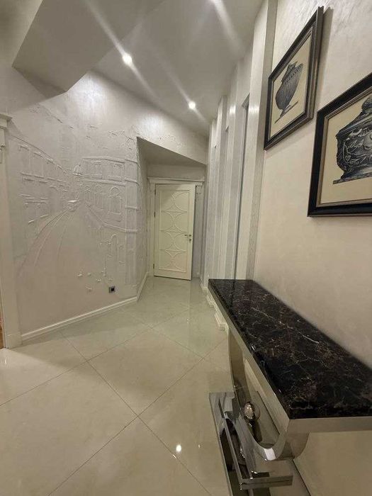 Сдается большая шикарная квартира в центре города!