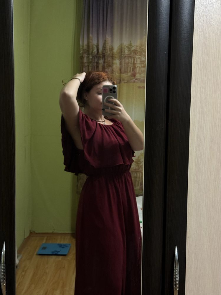 Платье в пол в бордовом цвете