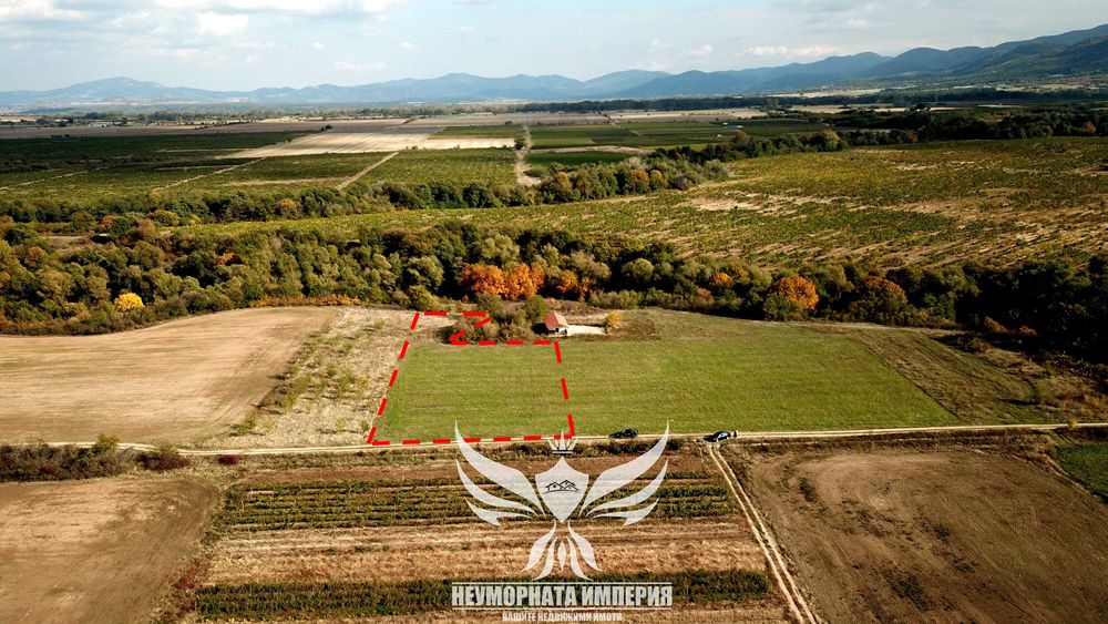 Продавам земя 3300кв.м. вътрешна линия след село Долнослав